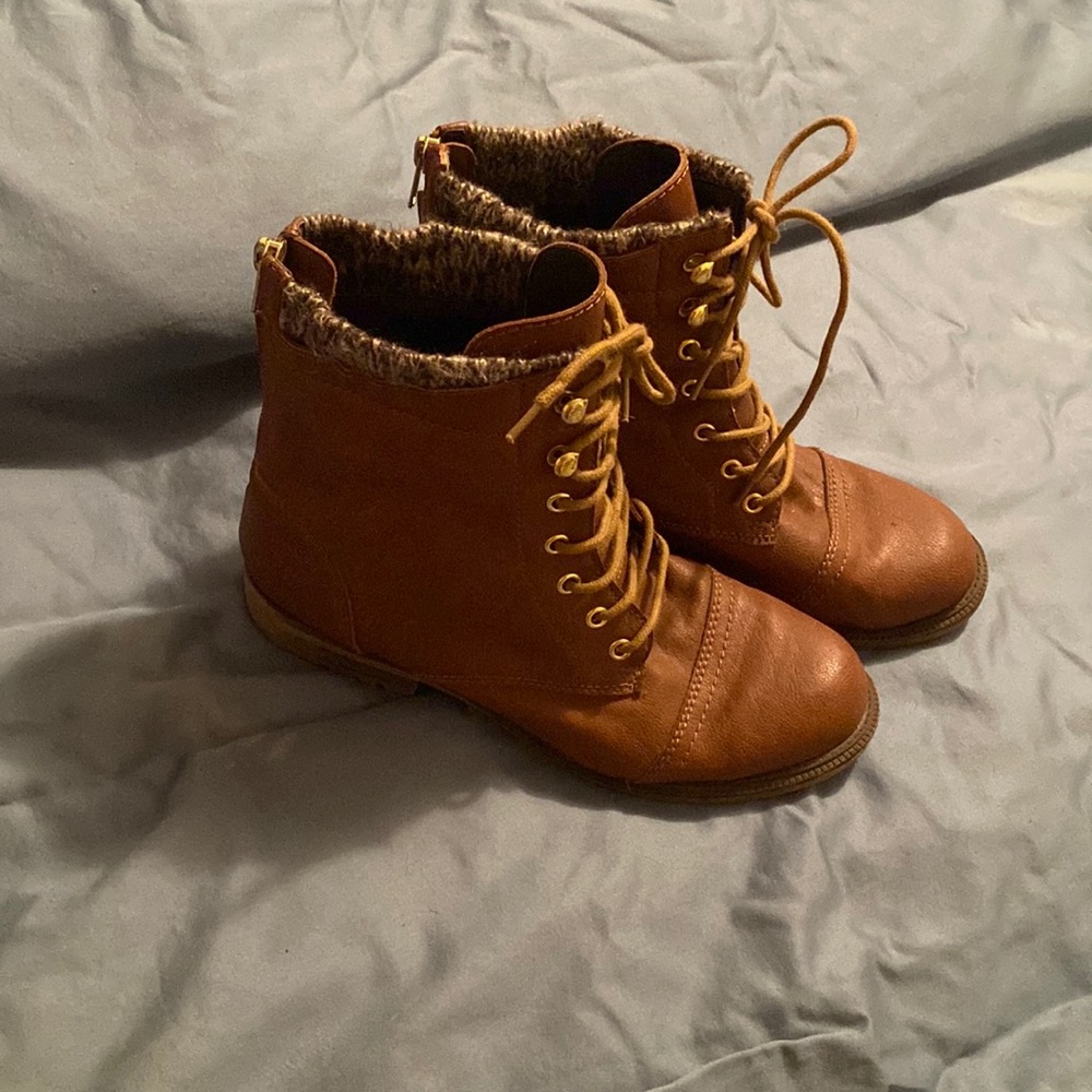 Like new brown boots with wool on top.